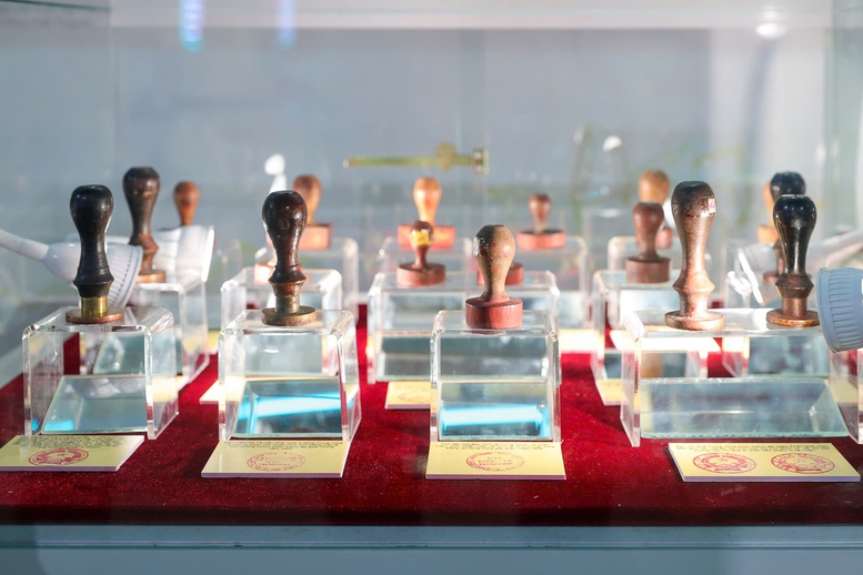 Trưng bày Triển lãm ‘Văn phòng Chính phủ - 80 năm đồng hành cùng dân tộc’- Ảnh 15.