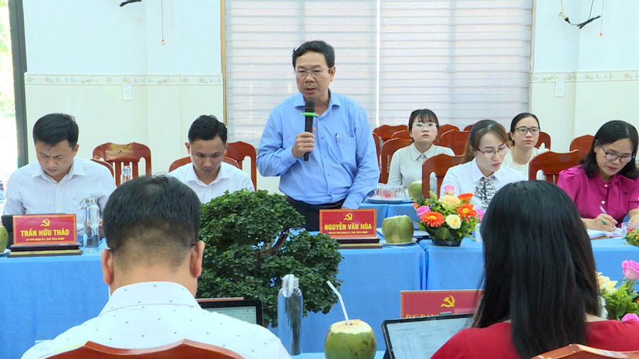 Phó Bí thư Đảng ủy, Chủ tịch UBND phường Hoài Nhơn Bắc Nguyễn Văn Hóa phát biểu tại buổi làm việc. Ảnh: Phi Long z6810723029455-2cce7301dc528d7662301bd3f4e39f9e.jpg