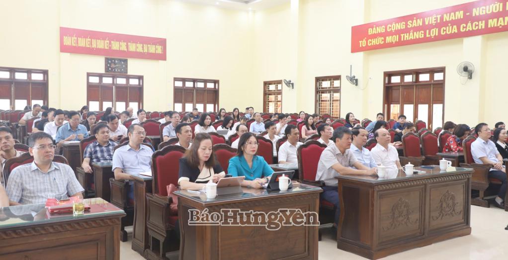 Các đại biểu dự hội nghị.