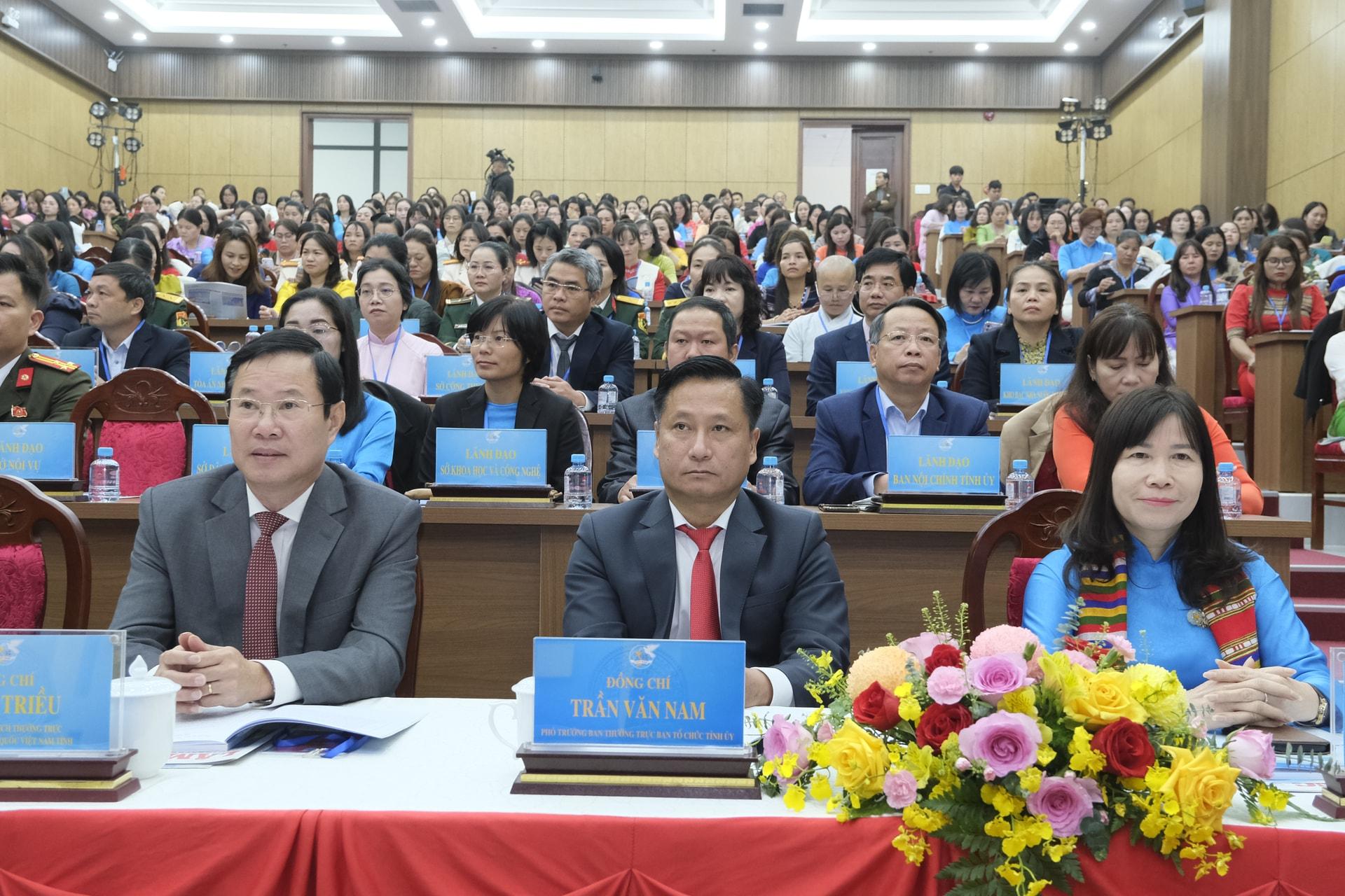 Các đồng chí Ban Thường vụ Tỉnh uỷ tham dự Đại hội 