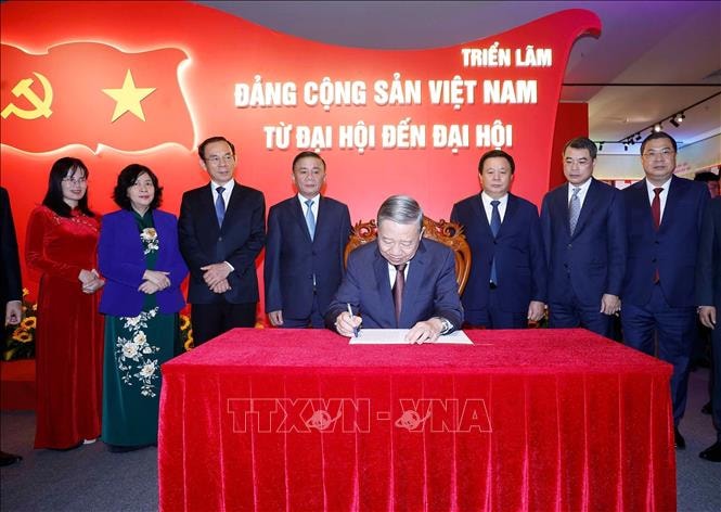 Ch&uacute; th&iacute;ch ảnh