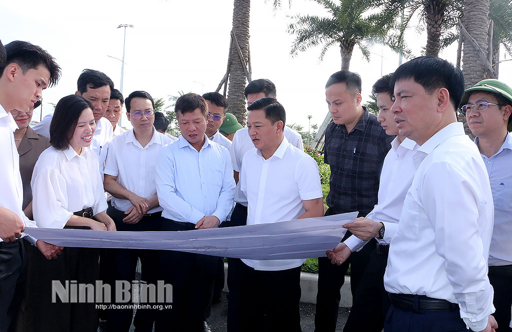 Đồng chí Phó Chủ tịch UBND tỉnh Nguyễn Cao Sơn kiểm tra thực địa Dự án đầu tư xây dựng và kinh doanh kết cấu hạ tầng KCN Kim Bảng I.