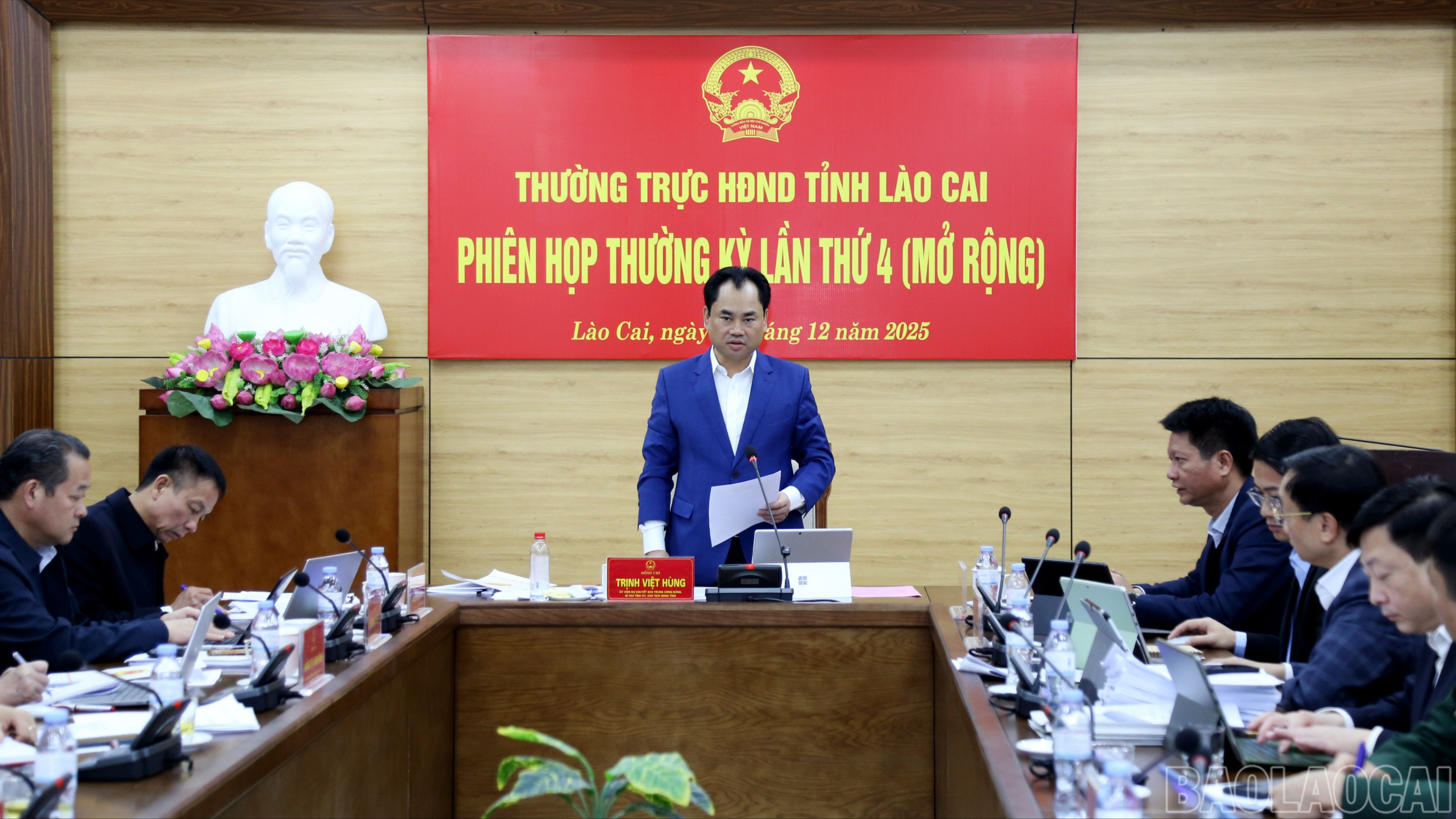 Đồng chí Trịnh Việt Hùng phát biểu kết luận phiên họp. baolaocai-br_img-1990-2172.jpg