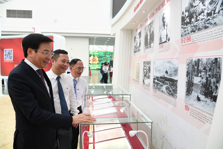 Trưng bày Triển lãm ‘Văn phòng Chính phủ - 80 năm đồng hành cùng dân tộc’- Ảnh 4.