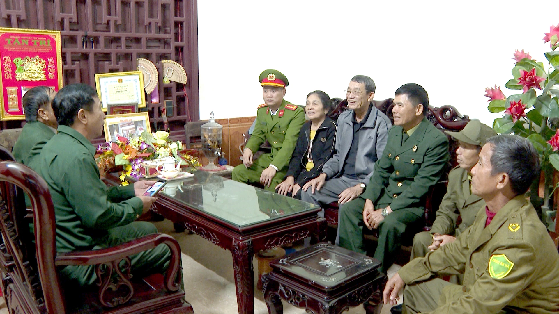 Hội Cựu chiến binh xã Bắc Trạch phối hợp tuyên truyền Nhân dân thực hiện tốt chủ trương, đường lối của Đảng, chính sách, pháp luật của Nhà nước và quy định của địa phương - Ảnh: T.L