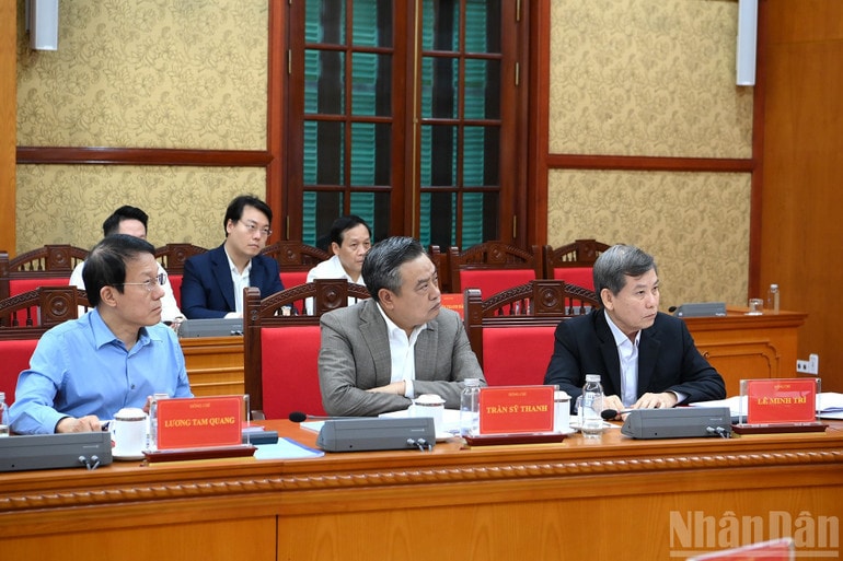 Các đồng chí Thường trực Ban Chỉ đạo tham dự cuộc họp. a6-bnd-1520.jpg