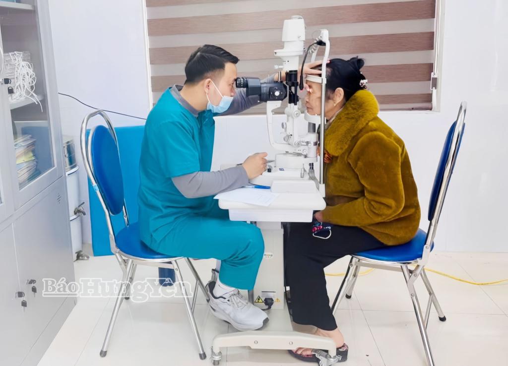Xã Hoàn Long: Gần 160 người cao tuổi được khám, tư vấn miễn phí các bệnh lý về mắt