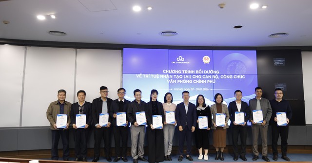 Bế giảng khóa bồi dưỡng Trí tuệ nhân tạo (AI) cho cán bộ, công chức Văn phòng Chính phủ- Ảnh 4. Bế giảng khóa bồi dưỡng Trí tuệ nhân tạo (AI) cho cán bộ, công chức Văn phòng Chính phủ- Ảnh 4.