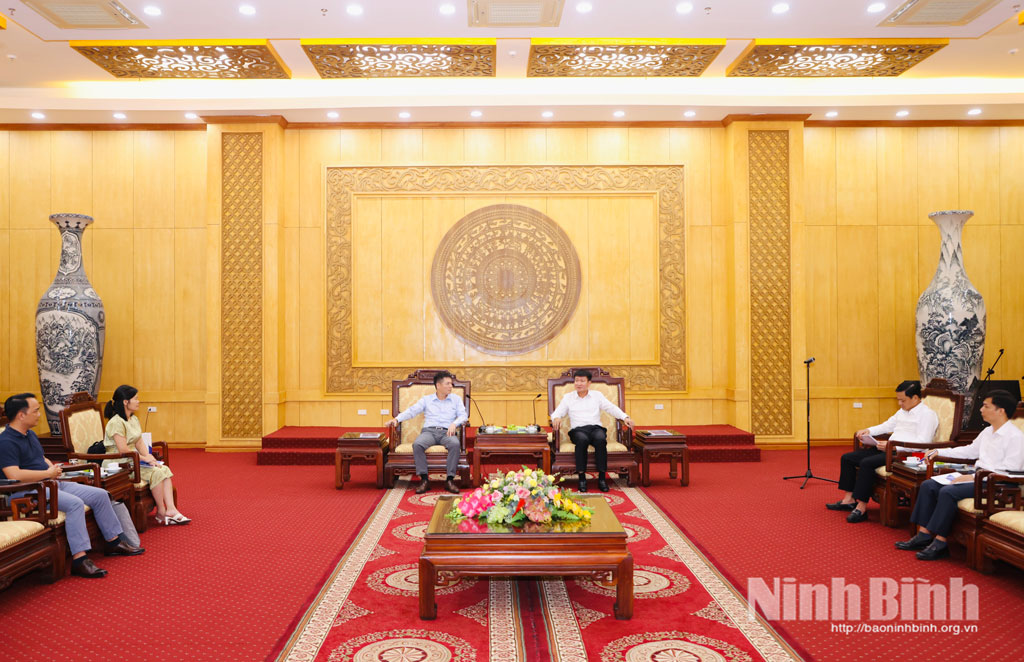 Quang cảnh buổi làm việc.