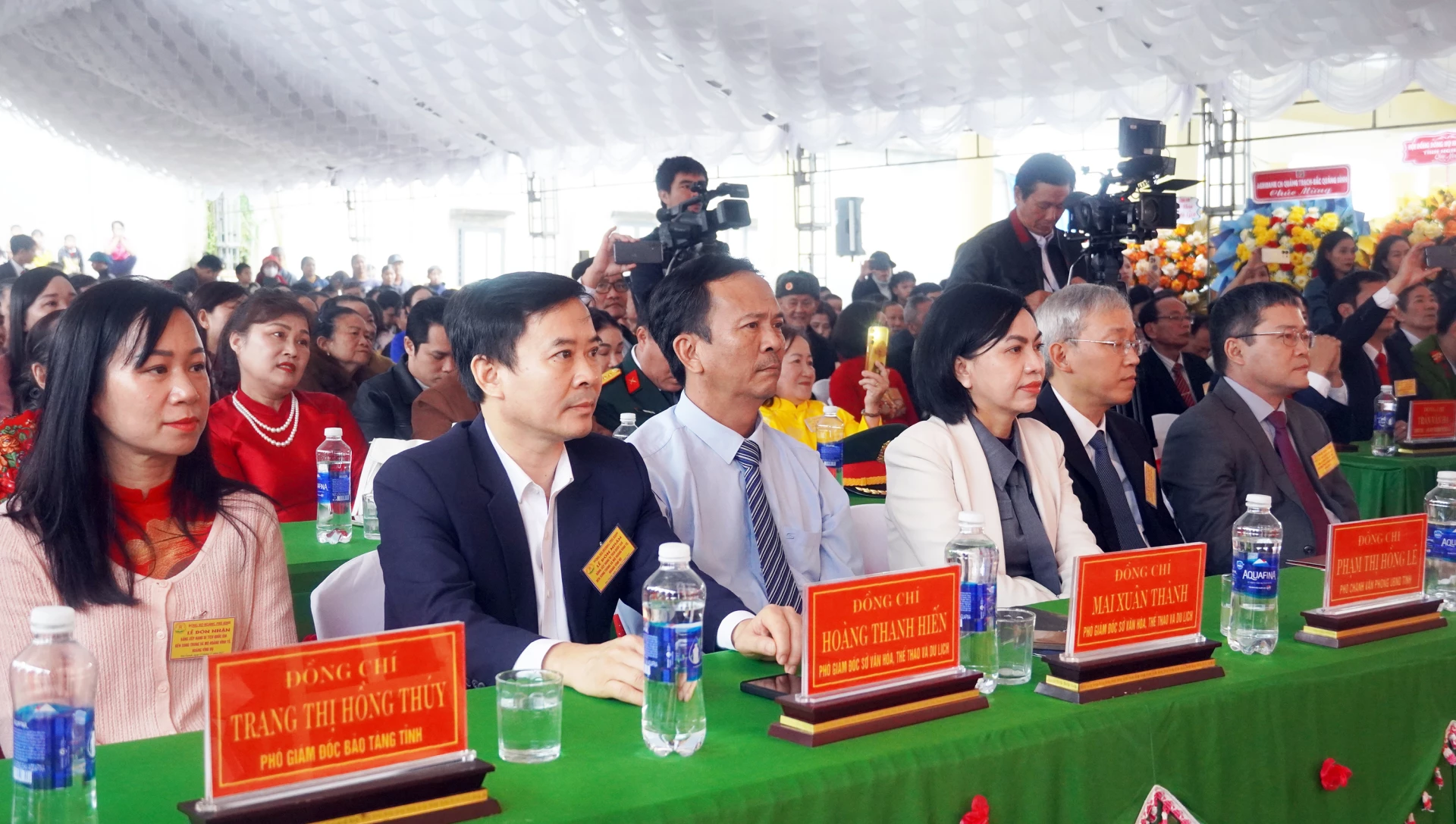 Đại biểu dự buổi lễ - Ảnh: N.M