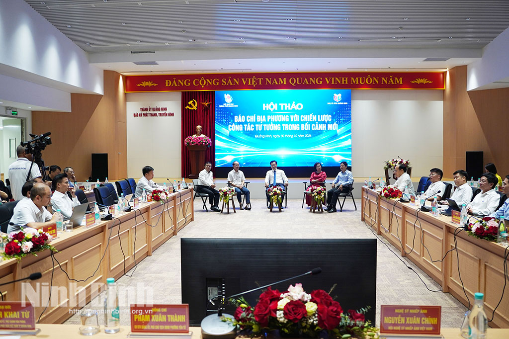 Các đại biểu dự Hội thảo.