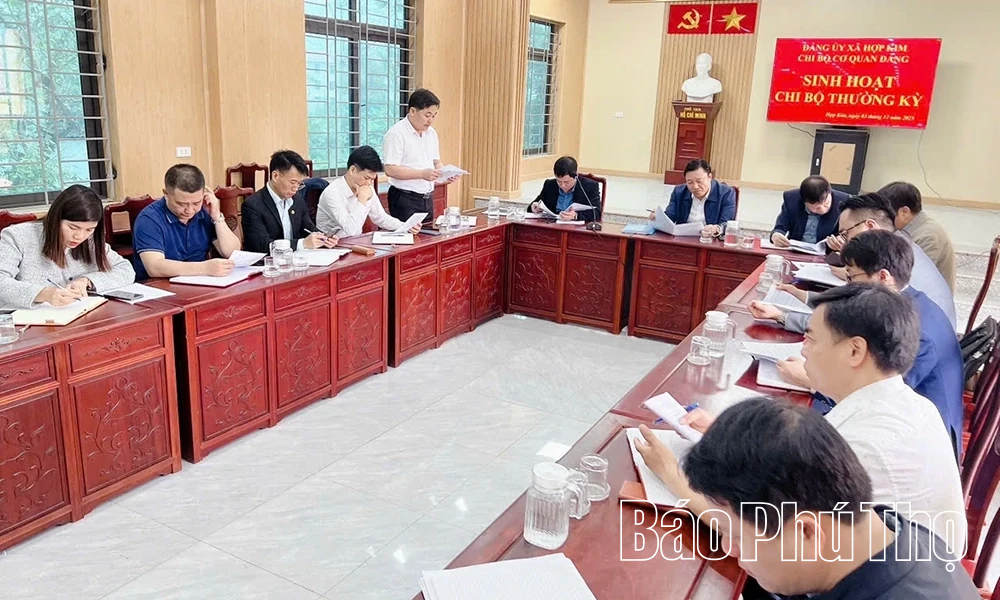 Phó Chủ tịch UBND tỉnh Nguyễn Huy Ngọc dự sinh hoạt chi bộ tại xã Hợp Kim