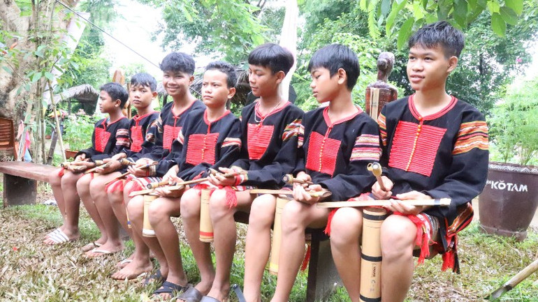 Hơn 800 nghệ nhân, diễn viên dân gian tham gia Liên hoan Văn hóa cồng chiêng và nhạc cụ truyền thống các dân tộc tỉnh Đắk Lắk năm 2025 - Ảnh 3.