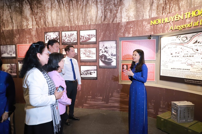 Khai mạc triển l&atilde;m trưng b&agrave;y chuy&ecirc;n đề &ldquo;Thời thanh xu&acirc;n tr&ecirc;n tuyến đường 1C huyền thoại&rdquo; - Ảnh 7.