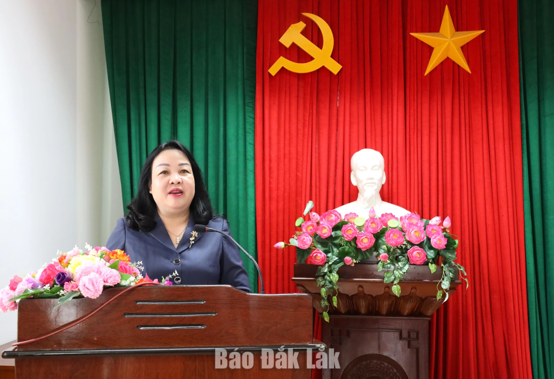 Đồng chí Cao Thị Hòa An, Ủy viên Trung ương Đảng, Phó Bí thư Thường trực Tỉnh ủy, Chủ tịch HĐND tỉnh, Bí thư Đảng ủy Các cơ quan Đảng tỉnh phát biểu tại hội nghị.