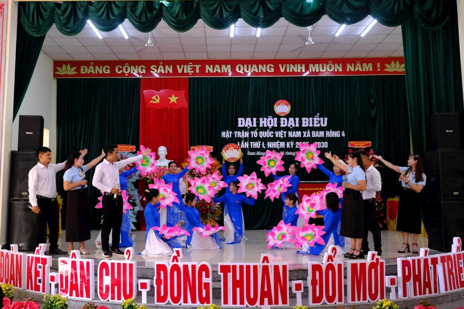 van-nghe-chao-mung-dai-hoi(1).jpg