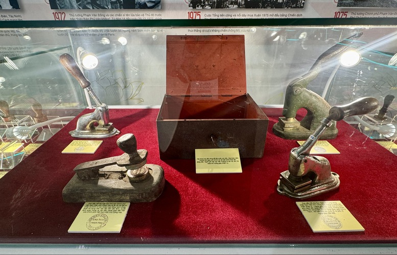 Trưng bày Triển lãm ‘Văn phòng Chính phủ - 80 năm đồng hành cùng dân tộc’- Ảnh 14.