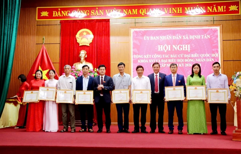 Xã Định Tân tổng kết công tác bầu cử ĐBQH khóa XVI và HĐND các cấp