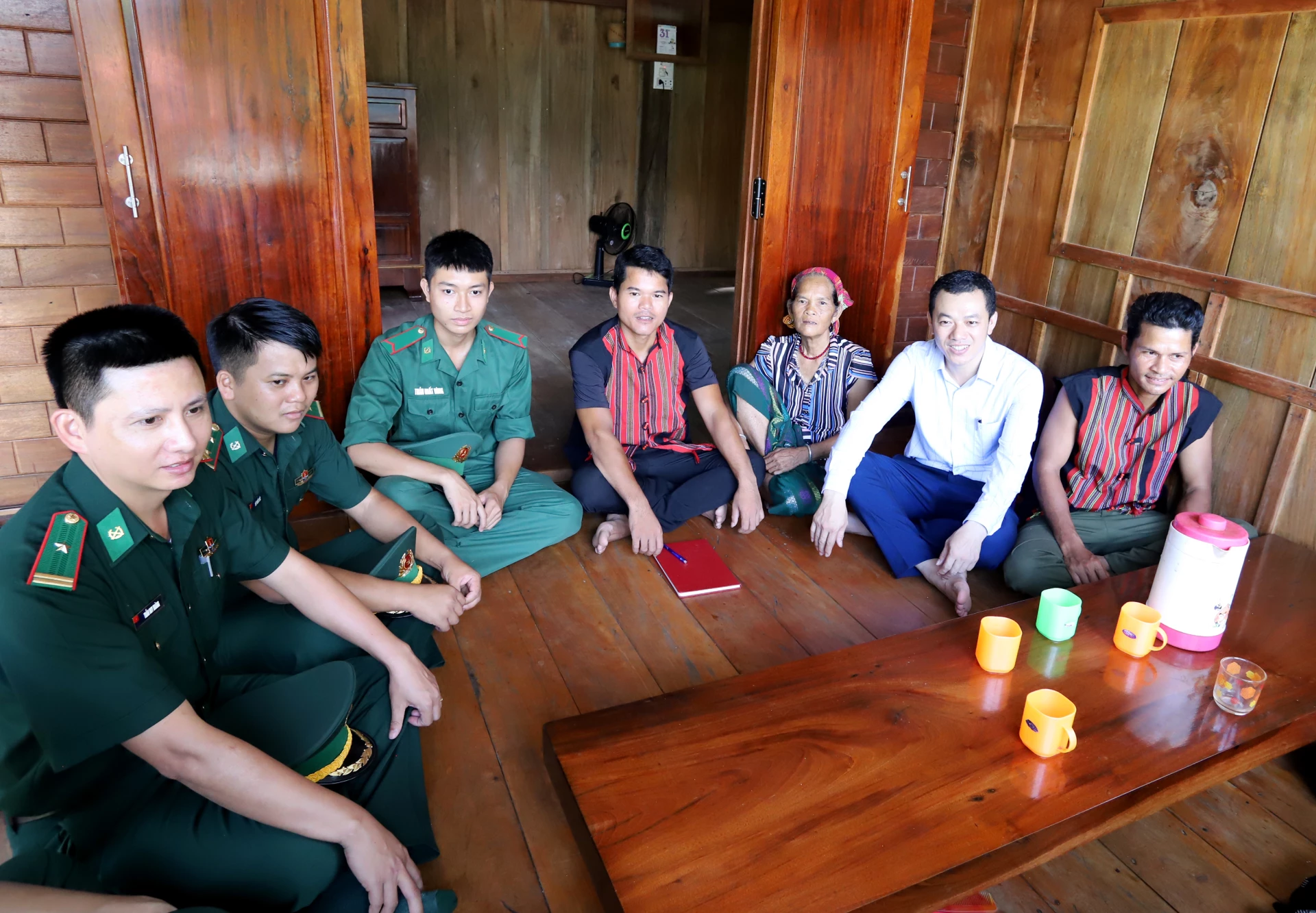 C&ocirc;ng t&aacute;c tuy&ecirc;n truyền, vận động người d&acirc;n tộc thiểu số tham gia c&aacute;c phong tr&agrave;o thi đua được đẩy mạnh tại x&atilde; Trường Sơn&nbsp;- Ảnh: T.L