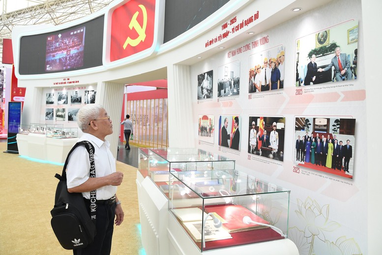 Trưng bày Triển lãm ‘Văn phòng Chính phủ - 80 năm đồng hành cùng dân tộc’- Ảnh 6.