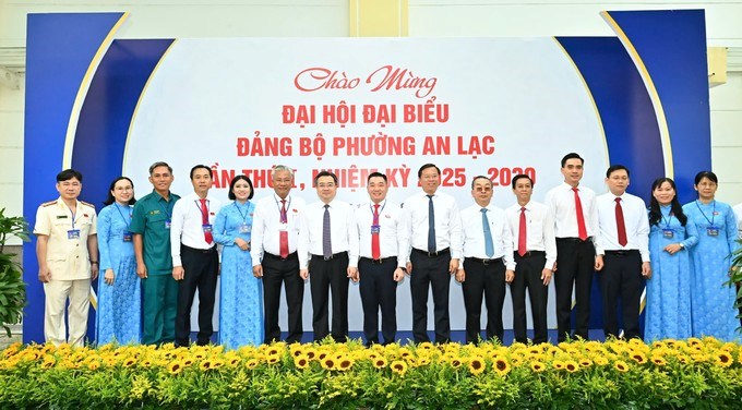 Đồng chí Nguyễn Thanh Nghị cùng các đại biểu dự đại hội. (Ảnh: SGGP)