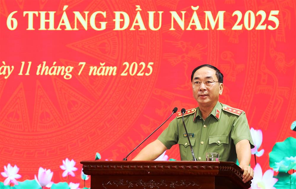 Thứ trưởng Trần Quốc Tỏ phát biểu tại Hội nghị.