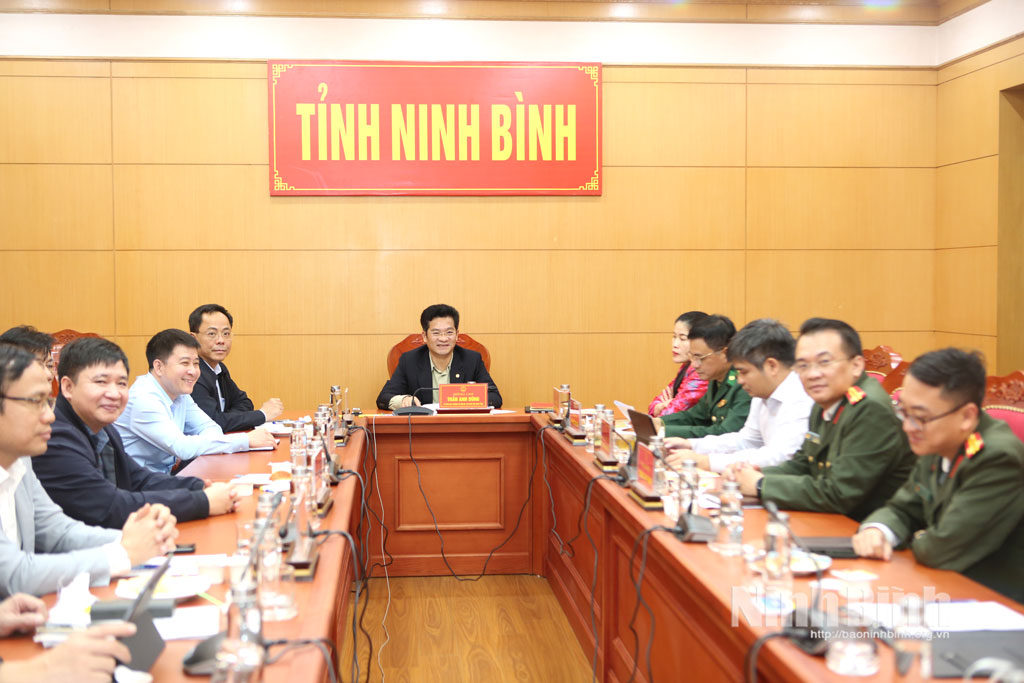 C&aacute;c đại biểu dự hội nghị tại điểm cầu tỉnh Ninh B&igrave;nh.