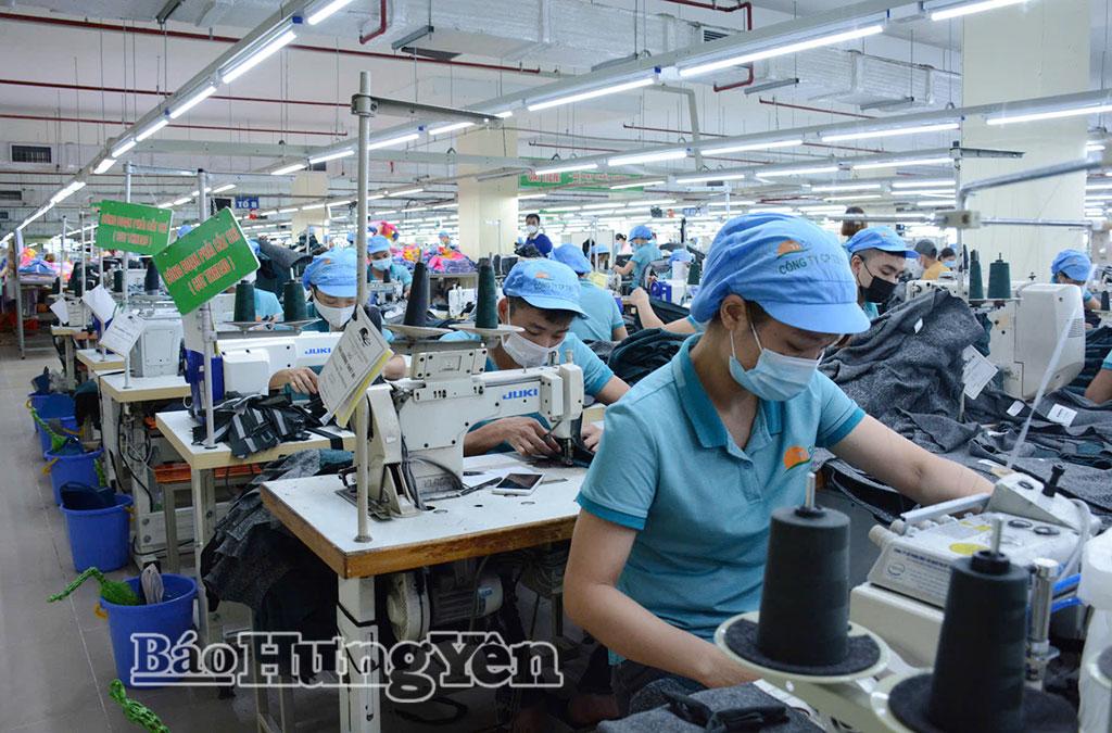 Công ty Cổ phần Tiên Hưng, xã Hoàng Hoa Thám tạo việc làm ổn định cho nhiều lao động trong và ngoài xã.