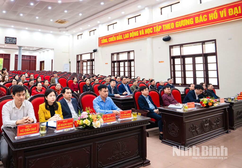 Các đại biểu dự hội nghị.