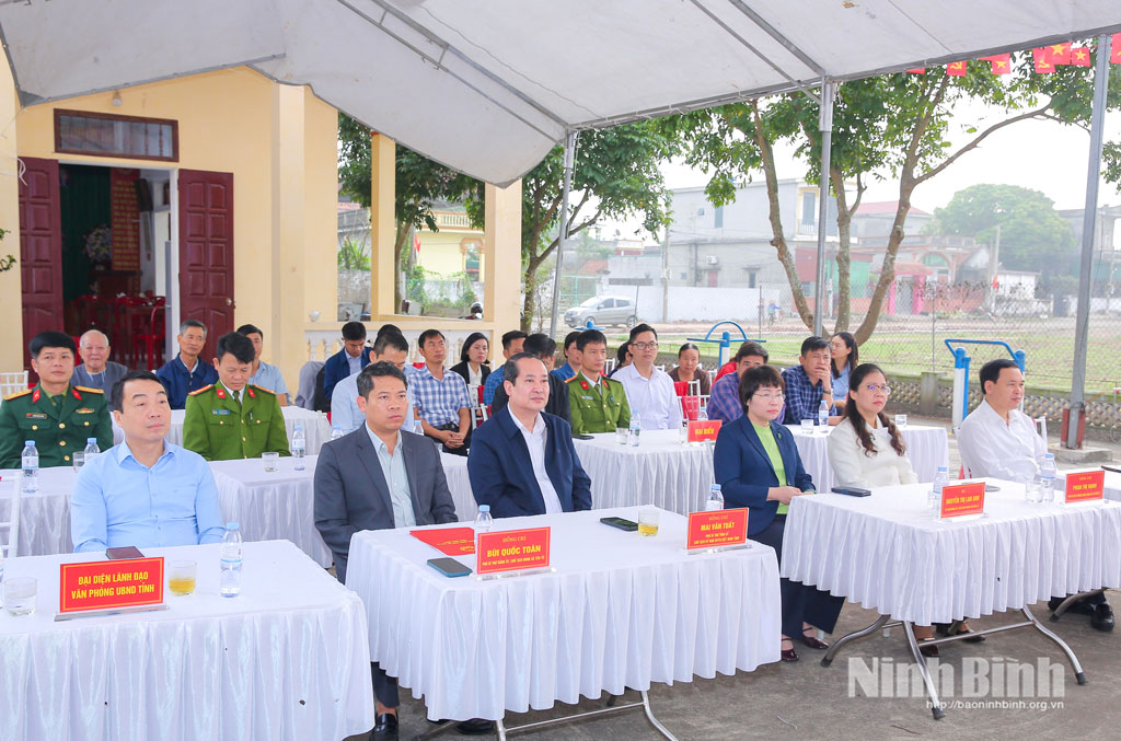 Các đại biểu tham dự chương trình.