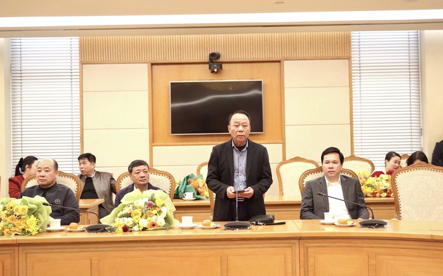 VPCP trao sổ hưu cho c&aacute;c c&aacute;n bộ nghỉ theo chế độ- Ảnh 4.