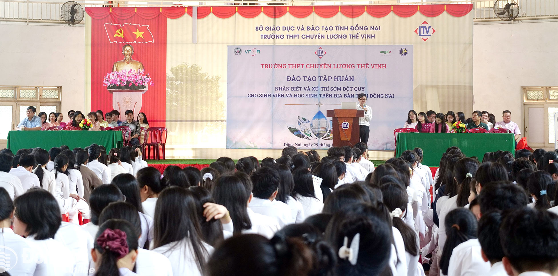 B&aacute;c sĩ Nguyễn Đ&igrave;nh Quang chia sẻ nhiều th&ocirc;ng tin bổ &iacute;ch về bệnh đột quỵ tại chương tr&igrave;nh. Ảnh: Hạnh Dung