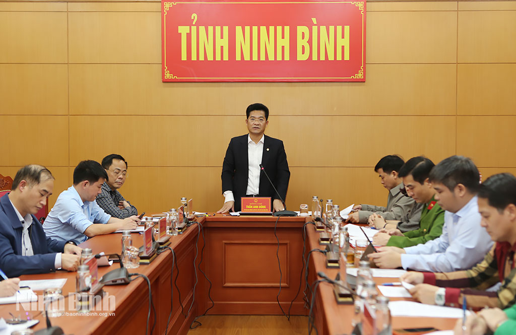 Đồng chí Trần Anh Dũng, Ủy viên Ban Thường vụ Tỉnh ủy, Phó Chủ tịch UBND tỉnh, Trưởng Ban Chỉ đạo (BCĐ) phòng, chống dịch bệnh động vật tỉnh chủ trì hội nghị.