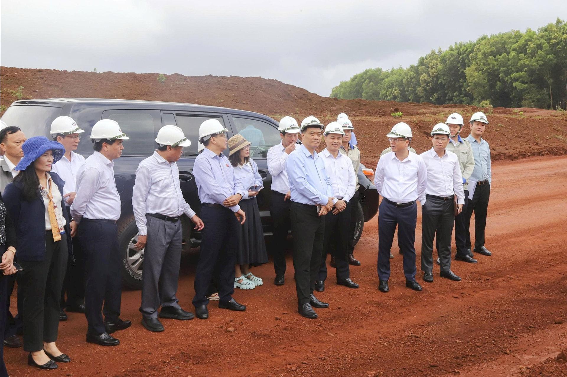 Đoàn công tác đi kiểm tra thực tế tại Dự án Tổ hợp bô xít - nhôm Lâm Đồng