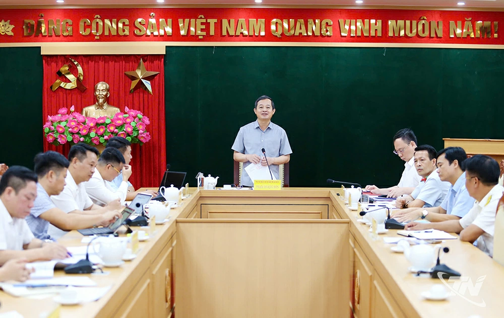 Đồng chí Chủ tịch UBND tỉnh giao UBND phường Phan Đình Phùng chủ trì, phối hợp các đơn vị chức năng hoàn thiện thủ tục cấp giấy chứng nhận quyền sử dụng đất cho công dân, hoàn thành trong thời gian không quá 20 ngày.