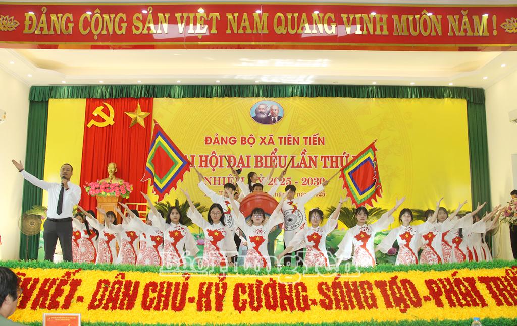 Tiết mục văn nghệ chào mừng đại hội