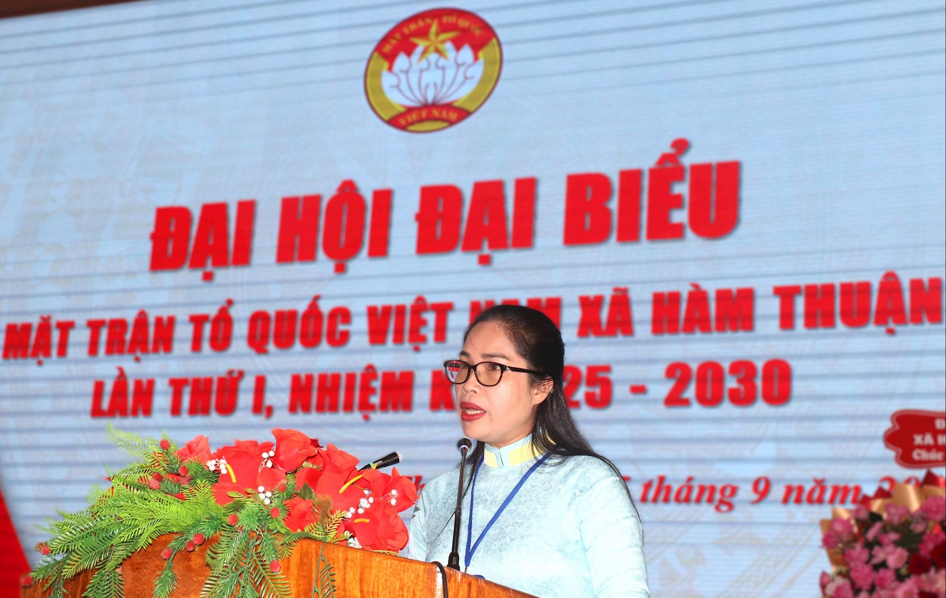 Đồng chí H’Vi Ê Ban - Tỉnh ủy viên, Phó Chủ tịch Ủy ban MTTQ Việt Nam tỉnh, Chủ tịch Hội Liên hiệp Phụ nữ tỉnh phát biểu chỉ đạo tại đại hội