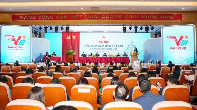 A group of people in a room  AI-generated content may be incorrect.