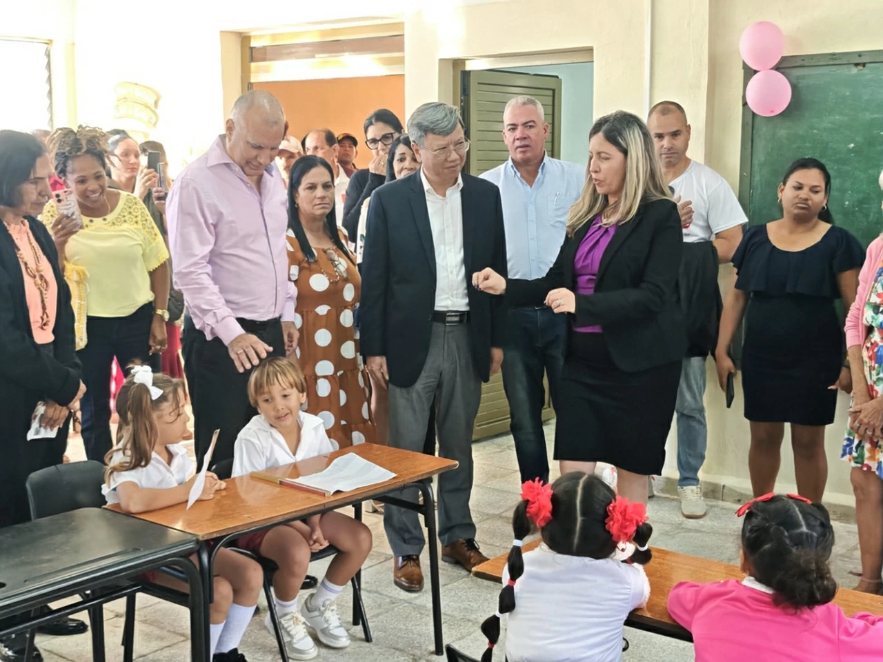 Khánh thành Trường Tiểu học do Việt Nam tại trợ tại làng Bến Tre, Cuba Khánh thành Trường Tiểu học do Việt Nam tại trợ tại làng Bến Tre, Cuba