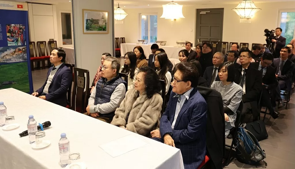 Không khí trang trọng và xúc động tại Tọa đàm tôn vinh Chủ tịch Hồ Chí Minh tại Geneva Không khí trang trọng và xúc động tại Tọa đàm tôn vinh Chủ tịch Hồ Chí Minh tại Geneva