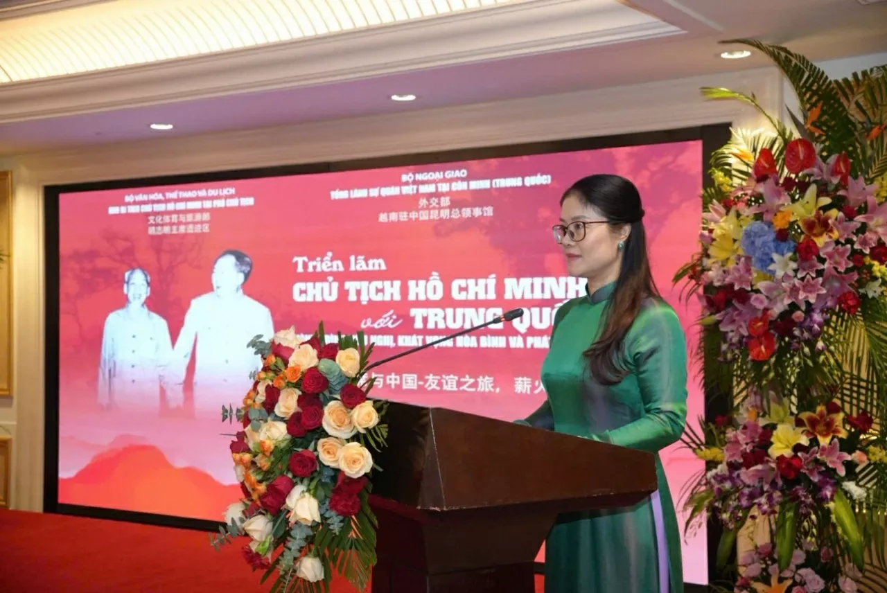 Tổng Lãnh sự quán Việt Nam tại Côn Minh (Trung Quốc) tổ chức chuỗi hoạt động tôn vinh Chủ tịch Hồ Chí Minh Tổng Lãnh sự quán Việt Nam tại Côn Minh (Trung Quốc) tổ chức chuỗi hoạt động tôn vinh Chủ tịch Hồ Chí Minh