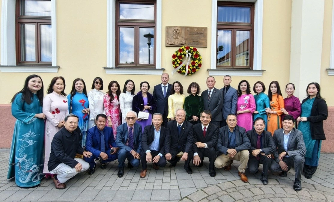 Đại sứ quán Việt Nam tại Slovakia tổ chức lễ kỷ niệm136 năm Ngày sinh Chủ tịch Hồ Chí Minh Đại sứ quán Việt Nam tại Slovakia tổ chức lễ kỷ niệm136 năm Ngày sinh Chủ tịch Hồ Chí Minh