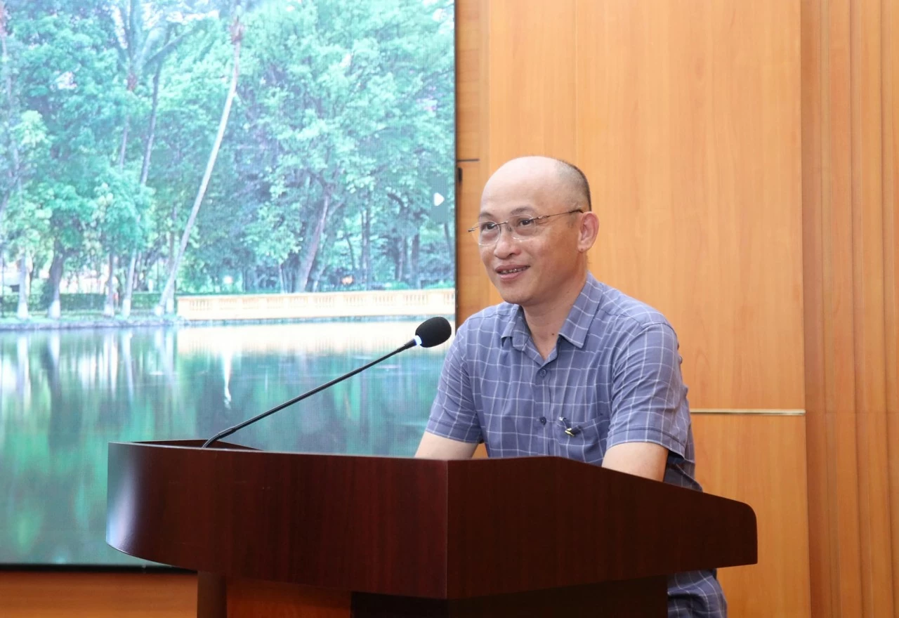 đồng chí Nguyễn Xuân Ánh, Ủy viên Ban Thường vụ Đảng ủy Bộ Ngoại giao, Chánh Văn phòng Đảng ủy phát biểu tại buổi sinh hoạt. (Ảnh: Thành Long) đồng chí Nguyễn Xuân Ánh, Ủy viên Ban Thường vụ Đảng ủy Bộ Ngoại giao, Chánh Văn phòng Đảng ủy phát biểu tại buổi sinh hoạt. (Ảnh: Thành Long)