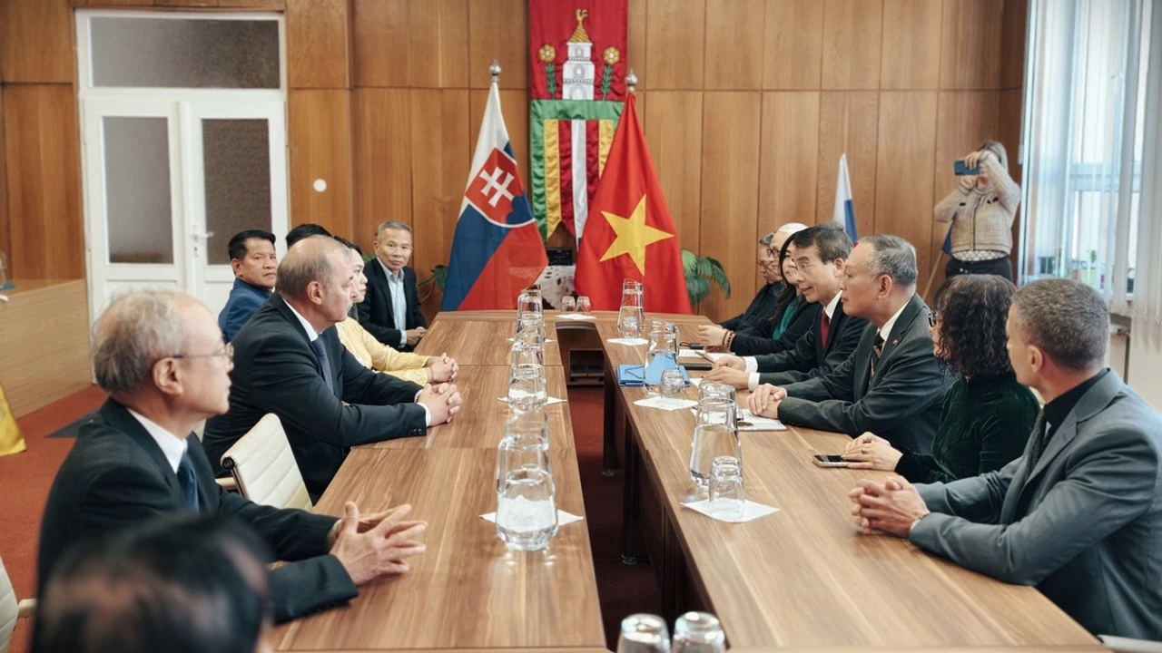 Đại sứ quán Việt Nam tại Slovakia tổ chức lễ kỷ niệm136 năm Ngày sinh Chủ tịch Hồ Chí Minh Đại sứ quán Việt Nam tại Slovakia tổ chức lễ kỷ niệm136 năm Ngày sinh Chủ tịch Hồ Chí Minh