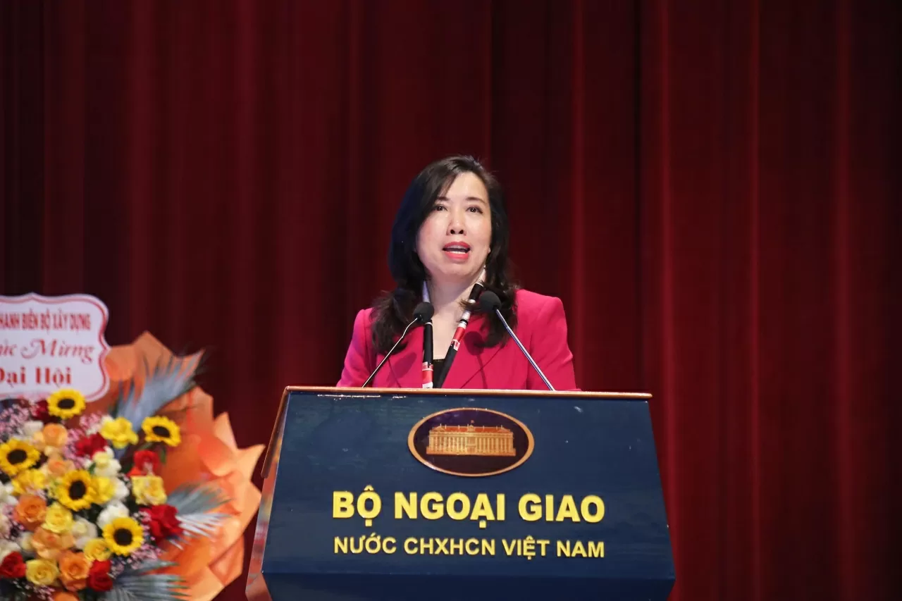 Thứ trưởng Bộ Ngoại giao Lê Thị Thu Hằng cũng đặt ra những mục tiêu mà Đoàn TNCS Bộ Ngoại giao cần hoàn thiện hơn nữa trong nhiệm kỳ 2025-2030. (Ảnh: Thành Long)