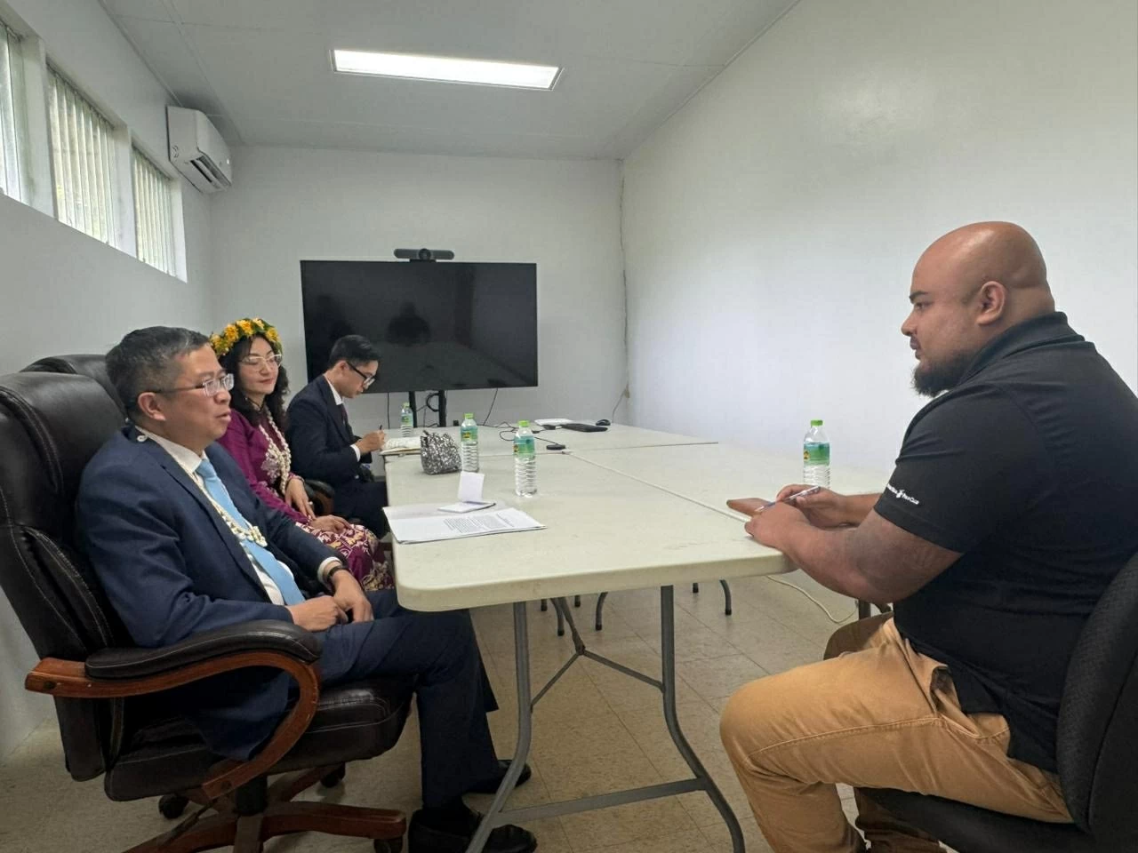 Đại sứ Phạm Thanh Bình trình Quốc thư lên Tổng thống Liên bang Micronesia Đại sứ Phạm Thanh Bình trình Quốc thư lên Tổng thống Liên bang Micronesia