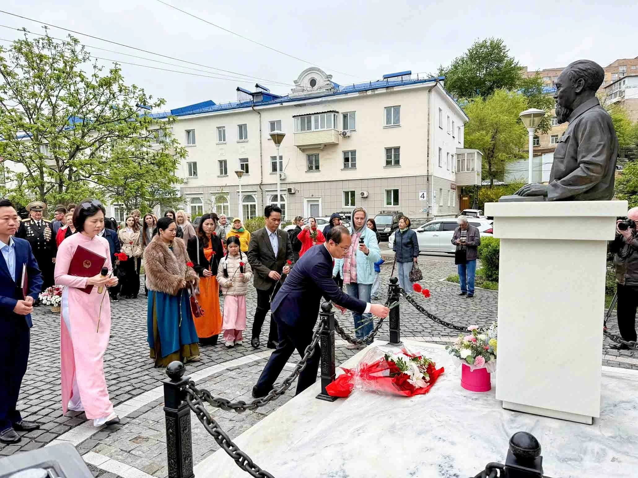 Vang mãi bài ca về Bác giữa không gian xanh vùng Viễn Đông