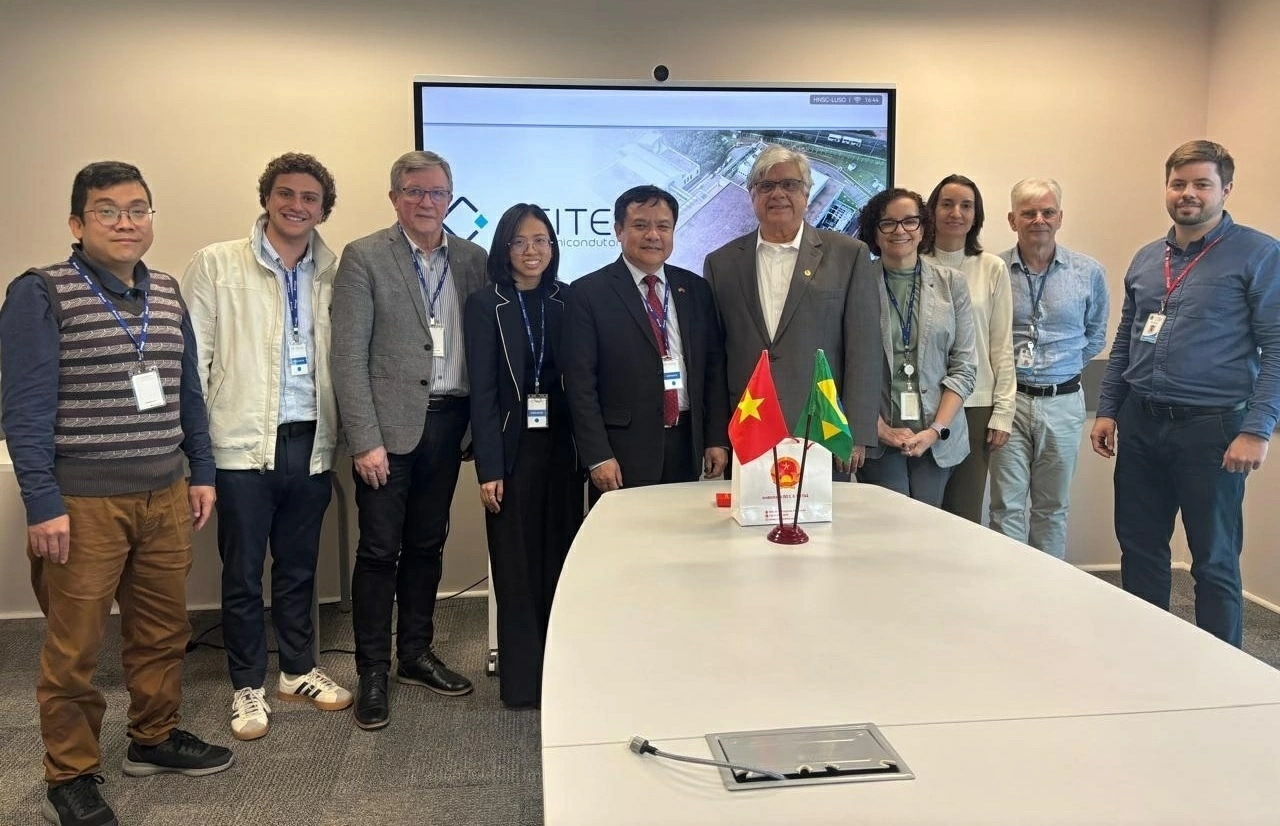 Đại sứ Việt Nam tại Brazil Bùi Văn Nghị thăm và làm việc tại bang Rio Grande do Sul, thúc đẩy hợp tác về đổi mới sáng tạo và chuyển đổi số