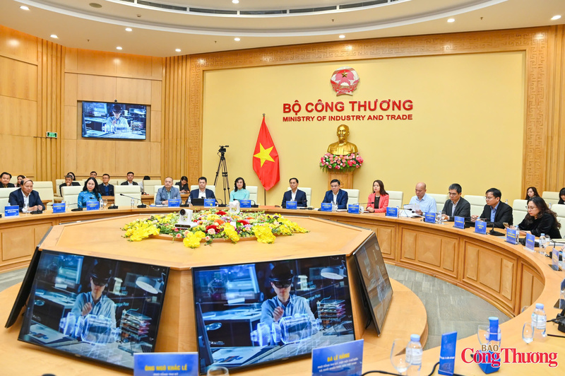 Quang cảnh lễ khai trương Nền tảng số về phát triển thị trường nước ngoài.