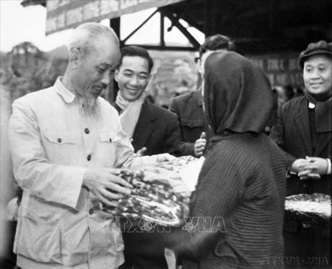 Ch&uacute; th&iacute;ch ảnh